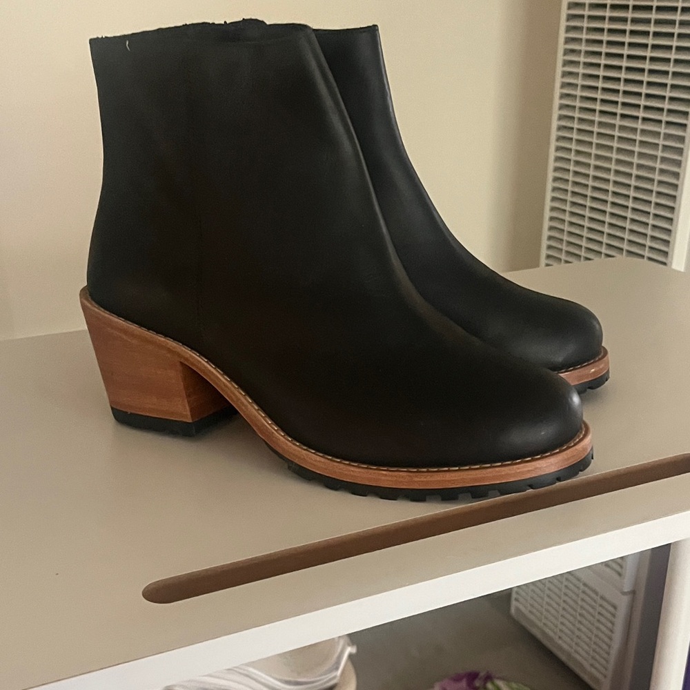 PATINA Black Leather Ankle Boots